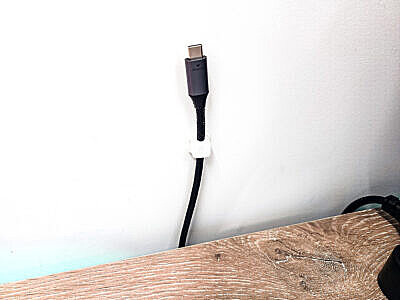 Dedicated Desk Etiquette and How to Use Manual 3 Dedicated Desk USB-C cable to connect monitor